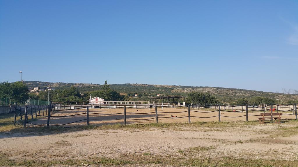 Hotel Menta E Rosmarino Monte SantʼAngelo Εξωτερικό φωτογραφία