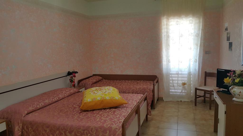 Hotel Menta E Rosmarino Monte SantʼAngelo Δωμάτιο φωτογραφία
